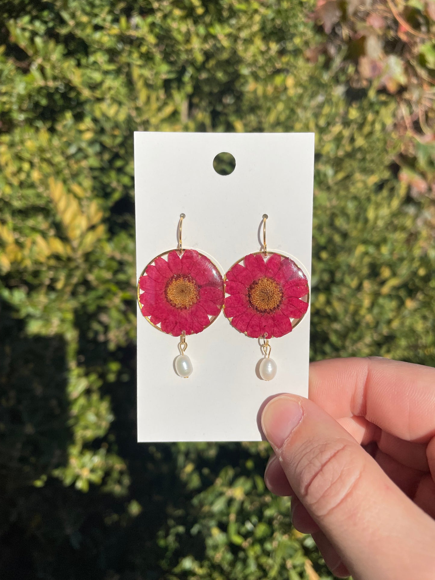 Daisy & pearl earrings