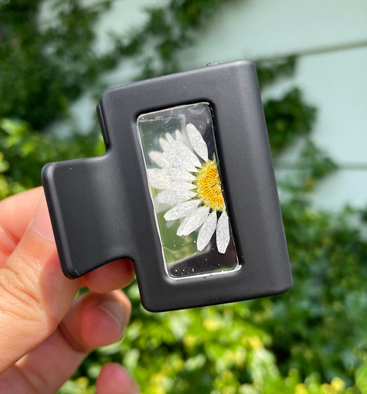 Black Daisy Claw Clip